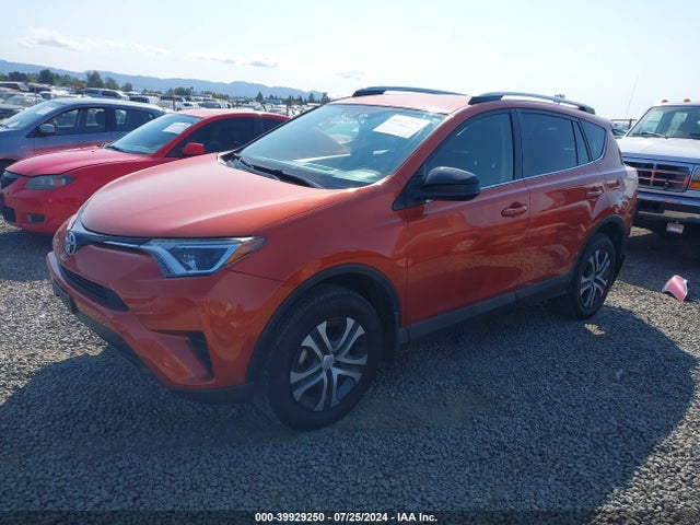 Toyota RAV4 LE 2016 JTMBFREVXGD185337 Image 2