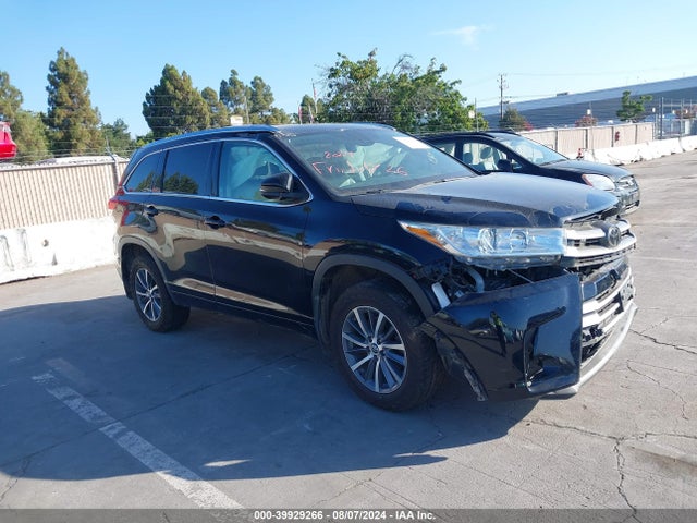 Toyota Highlander Xle 2018 5TDJZRFH5JS856890 головне зображення