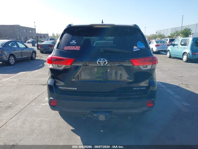 Toyota Highlander Xle 2018 5TDJZRFH5JS856890 Image 16