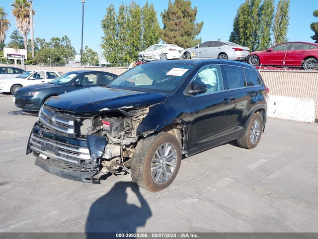 Toyota Highlander Xle 2018 5TDJZRFH5JS856890 Image 2