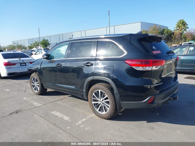 Toyota Highlander Xle 2018 5TDJZRFH5JS856890 Image 3