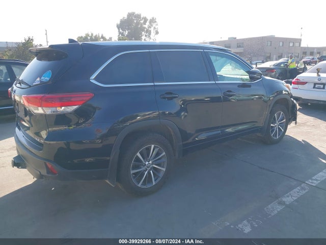 Toyota Highlander Xle 2018 5TDJZRFH5JS856890 Image 4