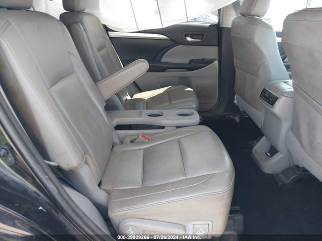 Toyota Highlander Xle 2018 5TDJZRFH5JS856890 Image 8