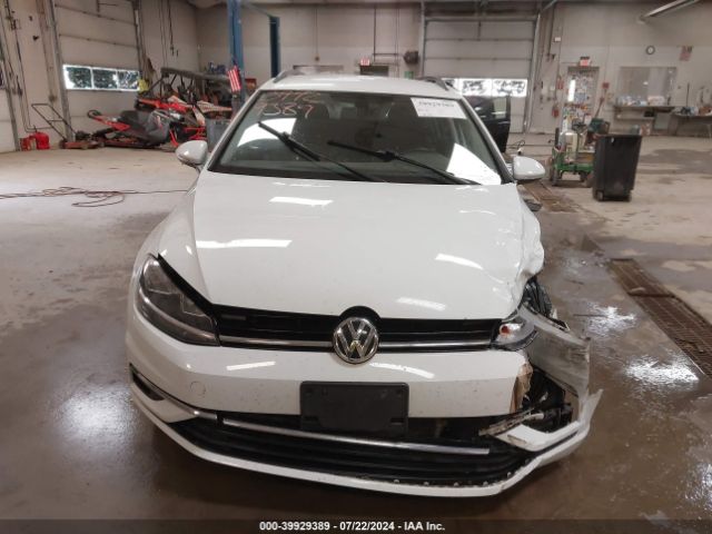 3VW717AU7JM755275 Volkswagen Golf Sportwagen Tsi S