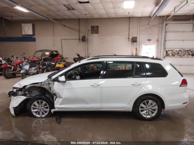 3VW717AU7JM755275 Volkswagen Golf Sportwagen Tsi S