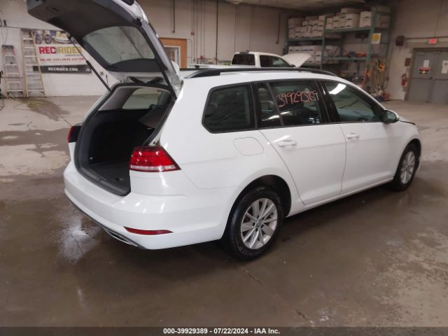 3VW717AU7JM755275 Volkswagen Golf Sportwagen Tsi S