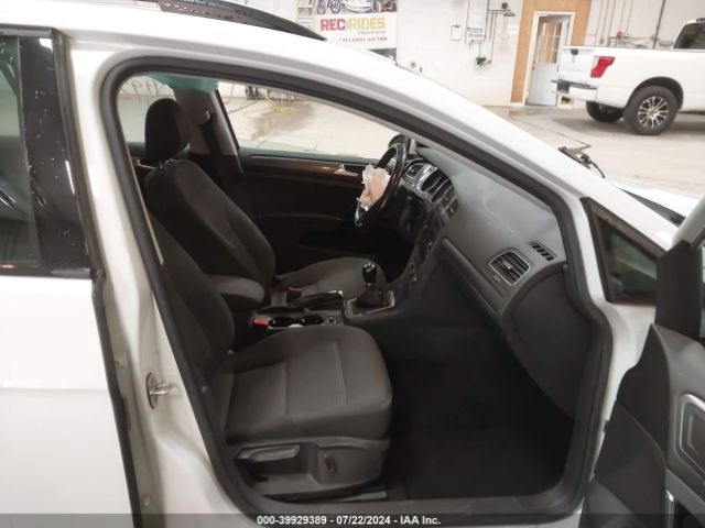 3VW717AU7JM755275 Volkswagen Golf Sportwagen Tsi S