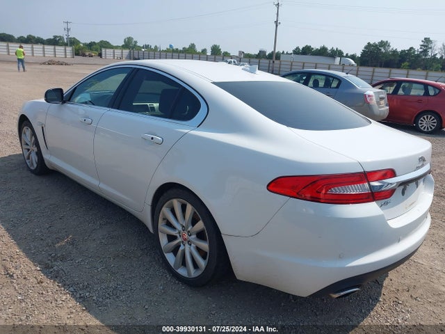 2014 JAGUAR XF SAJWJ0EF4E8U10184 Photo 2