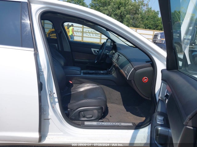 2014 JAGUAR XF SAJWJ0EF4E8U10184 Photo 4