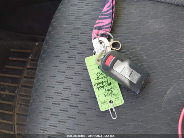 JA4AZ3A3XFZ005953 Mitsubishi Outlander Se