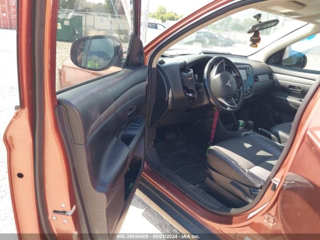 JA4AZ3A3XFZ005953 Mitsubishi Outlander Se