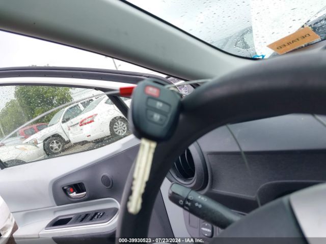 JTDKDTB35E1575315 Toyota Prius C Two