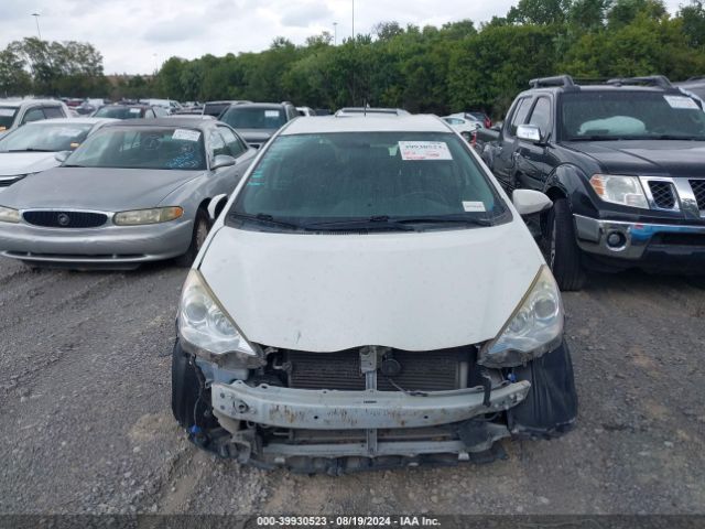 JTDKDTB35E1575315 Toyota Prius C Two