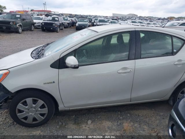 JTDKDTB35E1575315 Toyota Prius C Two