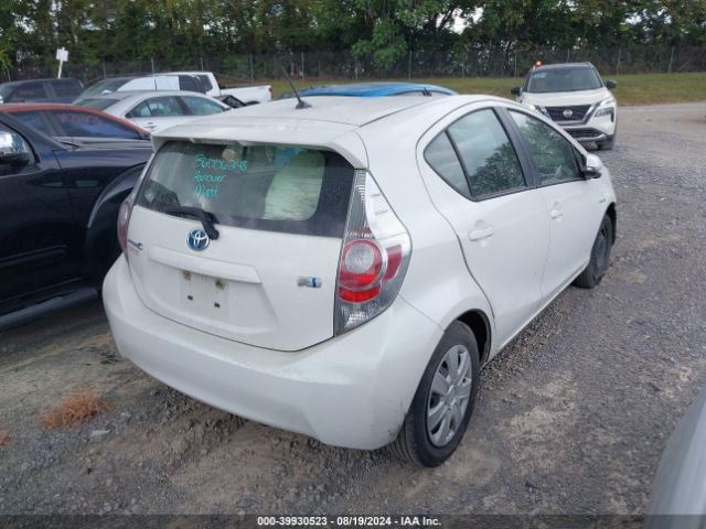 JTDKDTB35E1575315 Toyota Prius C Two
