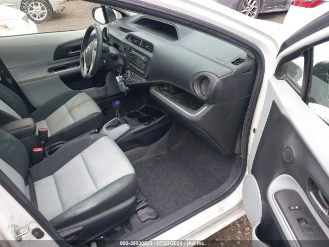 JTDKDTB35E1575315 Toyota Prius C Two