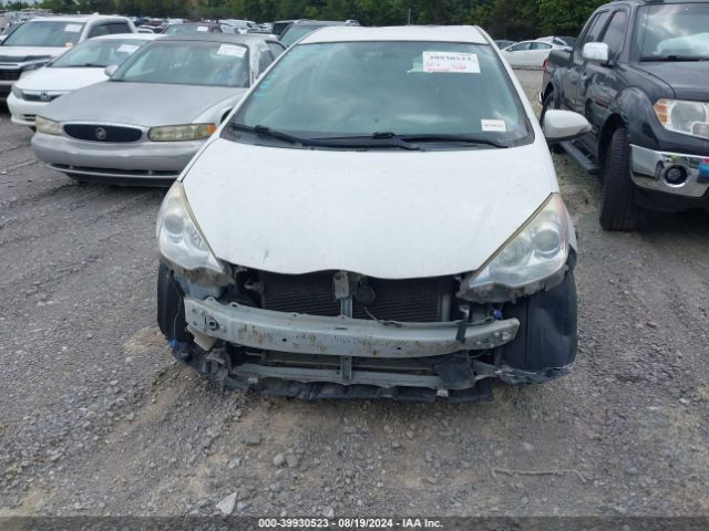 JTDKDTB35E1575315 Toyota Prius C Two
