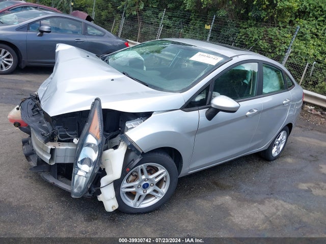 Ford FIESTA SE 2018 3FADP4BJ5JM144898 Image 2