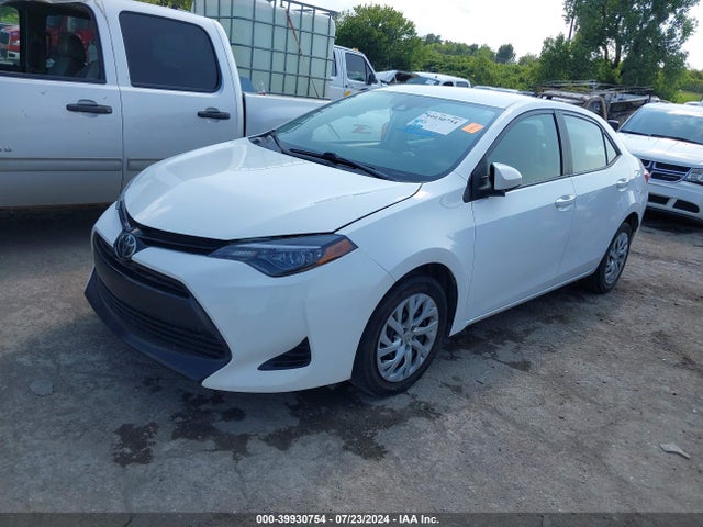 Toyota COROLLA LE 2018 2T1BURHEXJC023309 Image 2