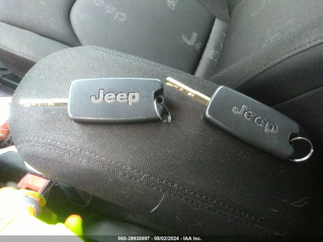 ZACCJABT8FPB27217 Jeep Renegade Latitude