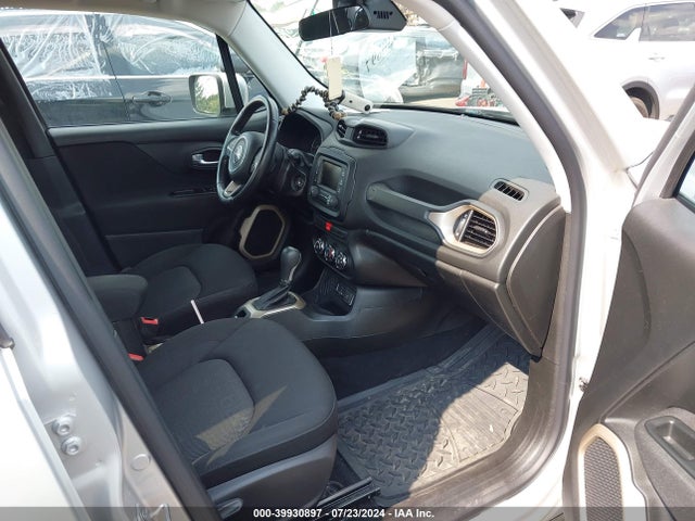 ZACCJABT8FPB27217 Jeep Renegade Latitude
