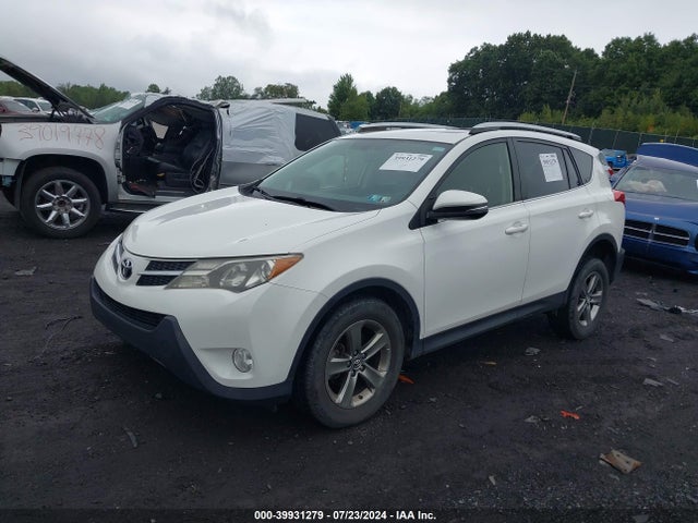 Toyota Rav4 Xle 2015 JTMRFREV9FJ041857 Image 2