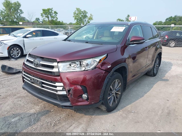 Toyota Highlander Xle 2018 5TDJZRFH5JS824182 Image 2
