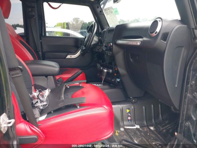 1C4BJWEG9FL578135 Jeep Wrangler Unlimited Sahara