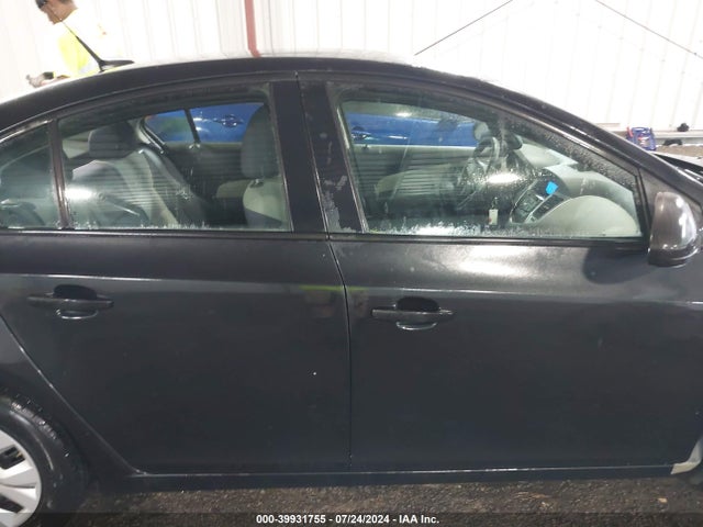 1G1PA5SHXE7476520 Chevrolet Cruze Ls Auto
