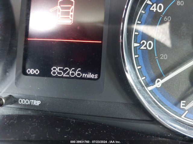 Toyota COROLLA LE 2018 5YFBURHE5JP851736 Image 15