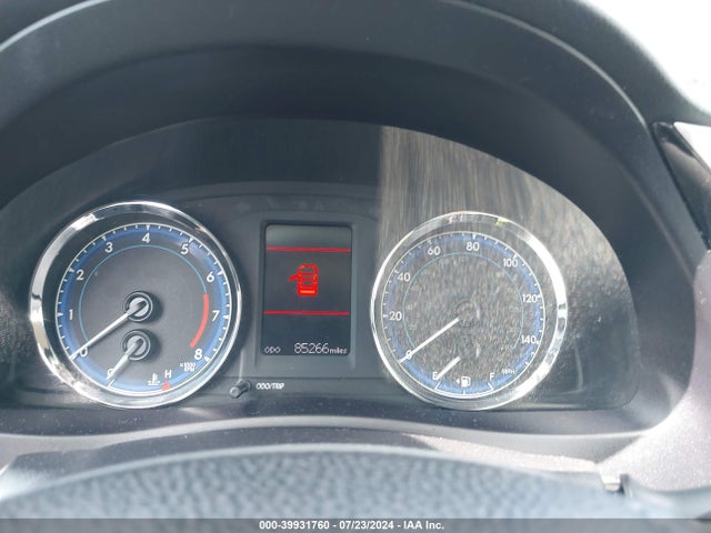 Toyota COROLLA LE 2018 5YFBURHE5JP851736 Image 7