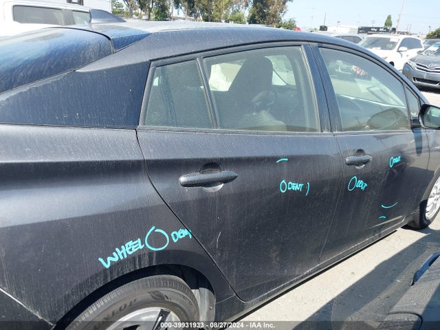 Toyota Prius Two Eco 2017 JTDKARFU3H3536164 Image 14