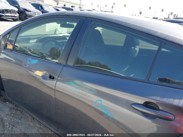Toyota Prius Two Eco 2017 JTDKARFU3H3536164 Image 15