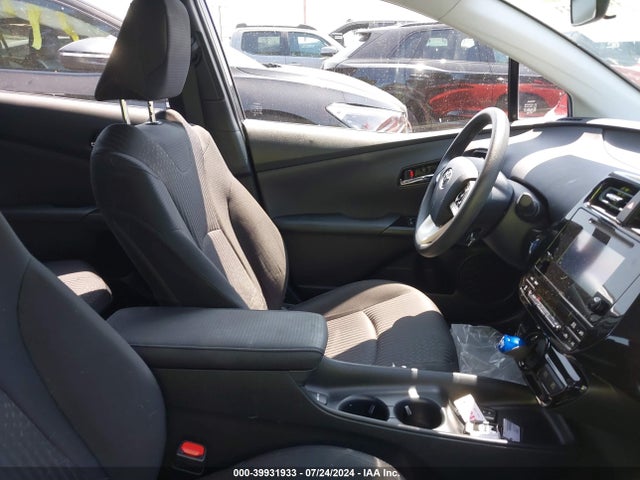 Toyota Prius Two Eco 2017 JTDKARFU3H3536164 Image 5