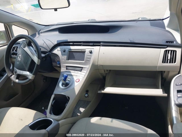 Toyota Prius Two 2014 JTDKN3DU4E0357746 Image 5