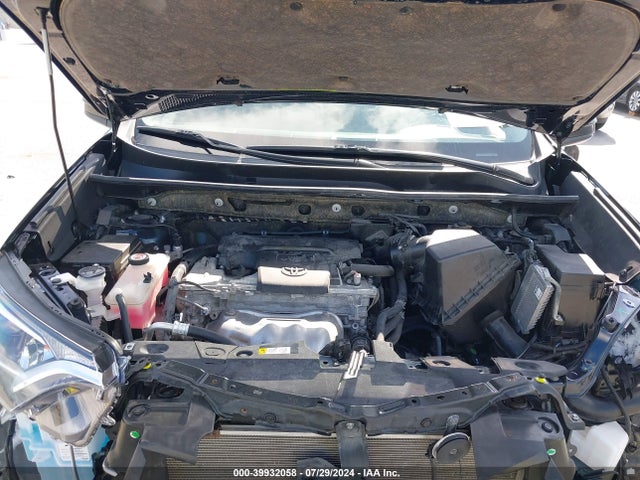Toyota RAV4 LE 2018 JTMBFREV7JJ228251 Image 10