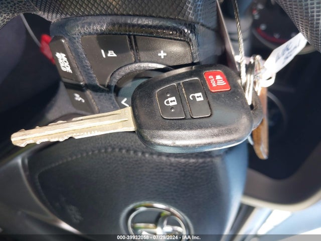 Toyota RAV4 LE 2018 JTMBFREV7JJ228251 Image 11