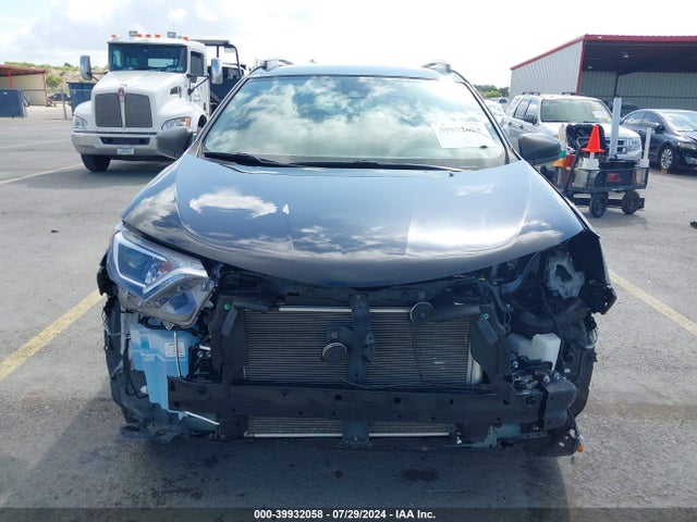 Toyota RAV4 LE 2018 JTMBFREV7JJ228251 Image 13