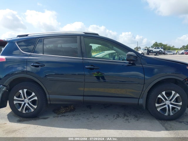 Toyota RAV4 LE 2018 JTMBFREV7JJ228251 Image 14