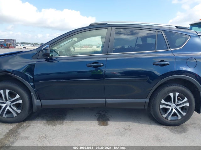 Toyota RAV4 LE 2018 JTMBFREV7JJ228251 Image 15