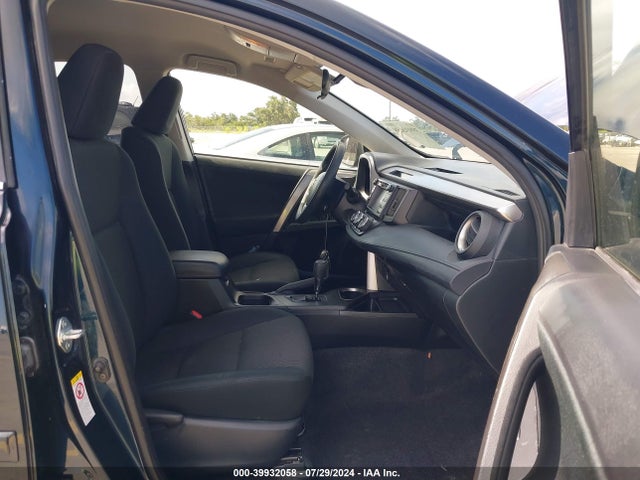 Toyota RAV4 LE 2018 JTMBFREV7JJ228251 Image 5