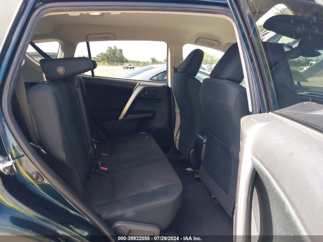 Toyota RAV4 LE 2018 JTMBFREV7JJ228251 Image 8