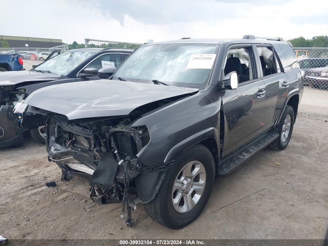 Toyota 4RUNNER SR5 2019 JTEBU5JRXK5628835 Image 2