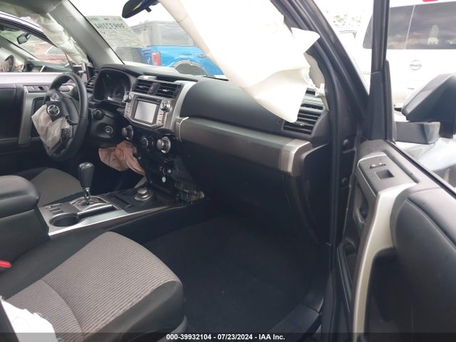 Toyota 4RUNNER SR5 2019 JTEBU5JRXK5628835 Image 5
