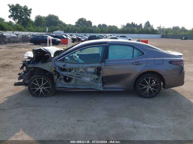 4T1G11BK3NU066022 Toyota Camry Se Awd