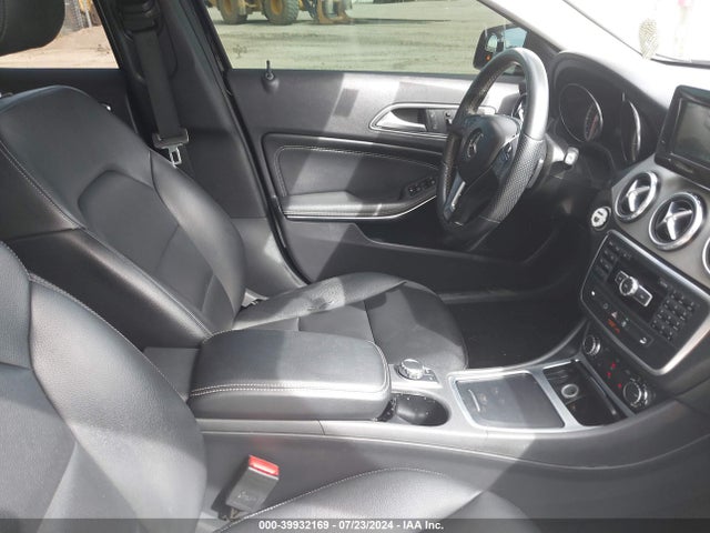 WDCTG4GB8FJ101906 Mercedes-Benz Gla 250 4matic