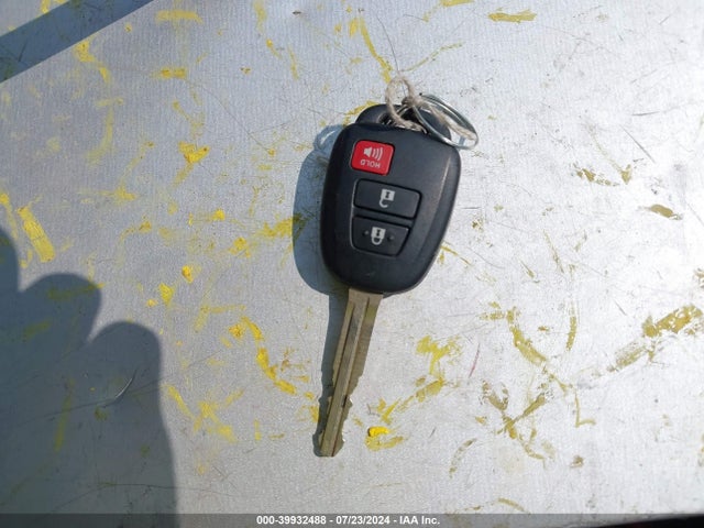 Toyota RAV4 LE 2018 JTMZFREV0JJ185693 Image 11