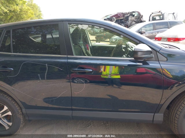 Toyota RAV4 LE 2018 JTMZFREV0JJ185693 Image 13