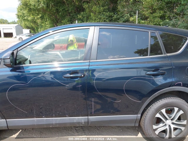 Toyota RAV4 LE 2018 JTMZFREV0JJ185693 Image 14