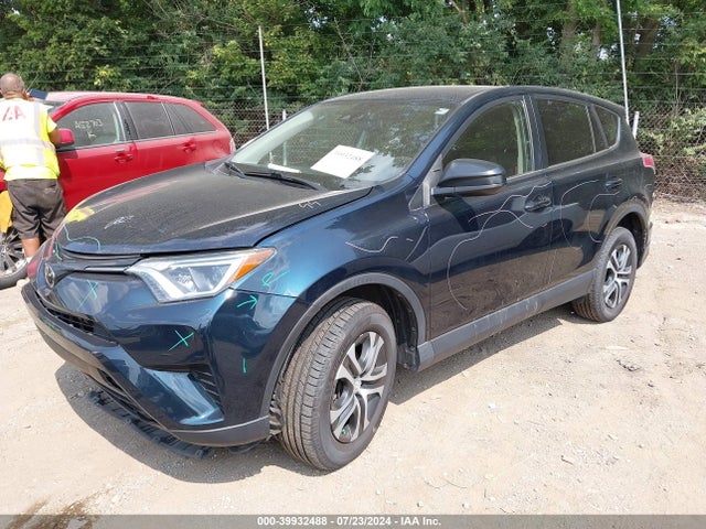 Toyota RAV4 LE 2018 JTMZFREV0JJ185693 Image 2
